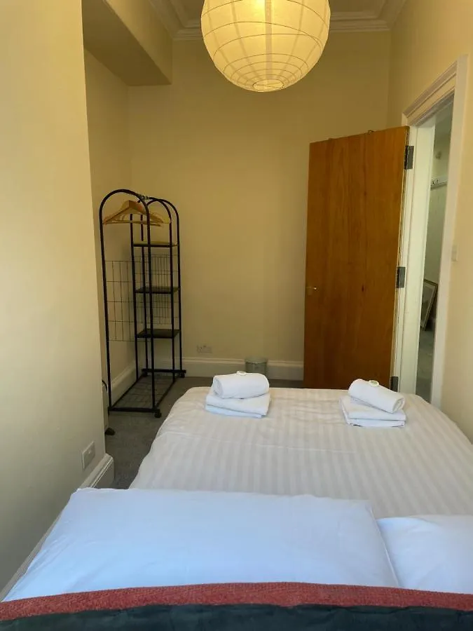 Daire Central, Main Door Apartment, Spacious 2 Bedrooms- No Stairs Edinburgh