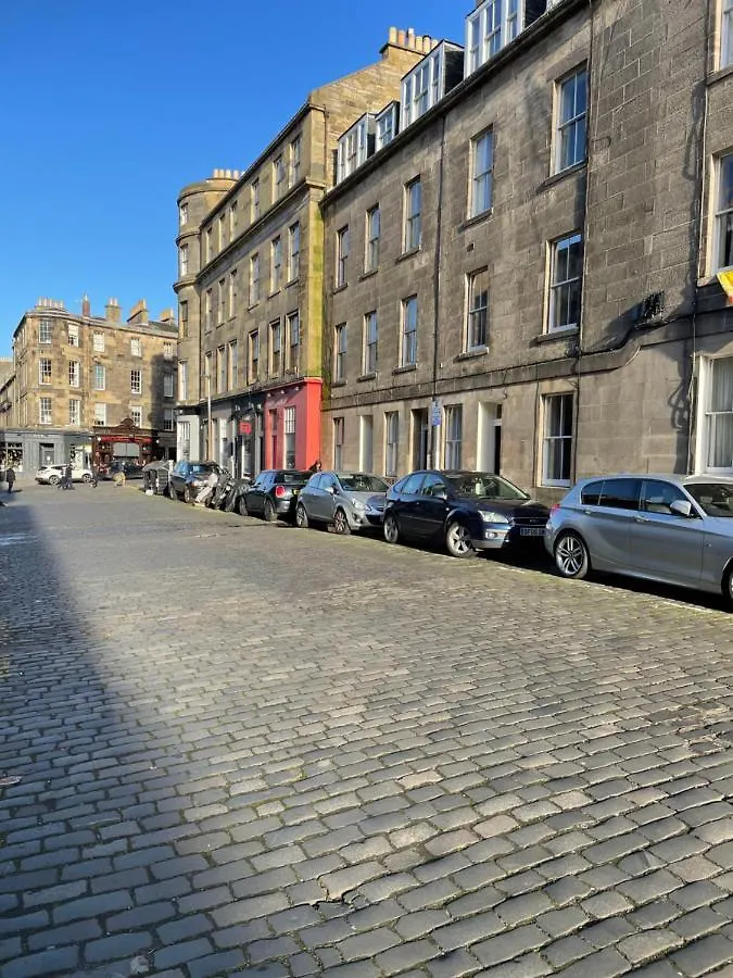 Central, Main Door Apartment, Spacious 2 Bedrooms- No Stairs Edinburgh Birleşik Krallık