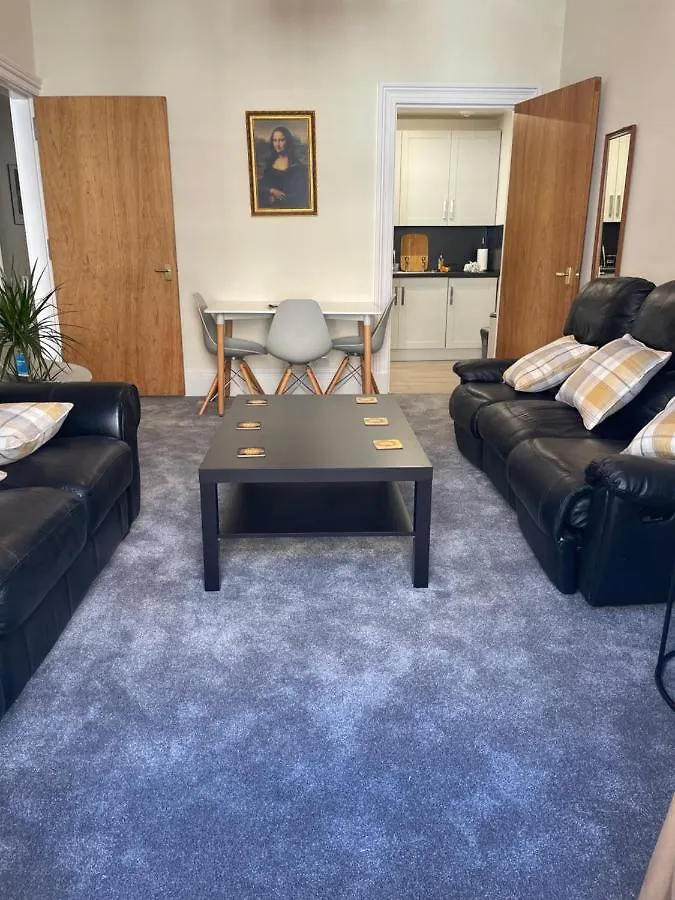 Central, Main Door Apartment, Spacious 2 Bedrooms- No Stairs Edinburgh