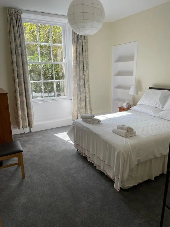 Central, Main Door Apartment, Spacious 2 Bedrooms- No Stairs Edinburgh Daire